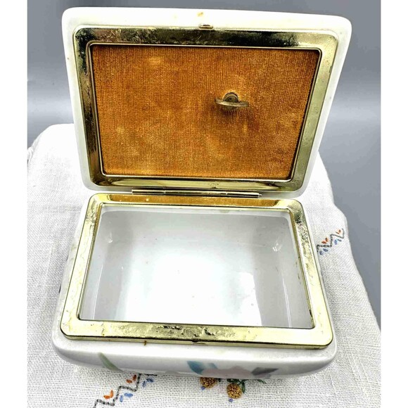 Vintage Jewelry and Music Box from Japan - Picture 5 of 8